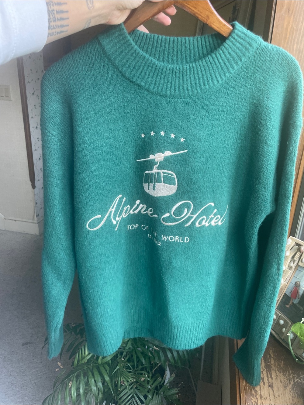 Universal Thread Alpine Hotel 'Top of the World' Green Crewneck Holiday Sweater - Picture 4 of 7